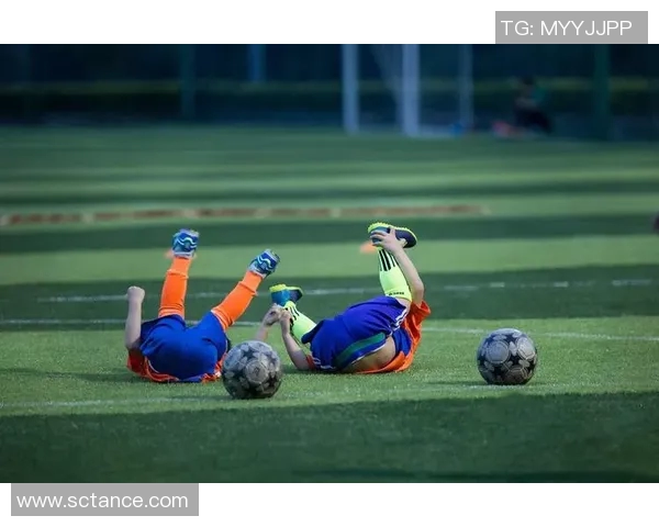 足球球星基本功测试挑战展示,细致呈现技巧与身体协调性的极致考验