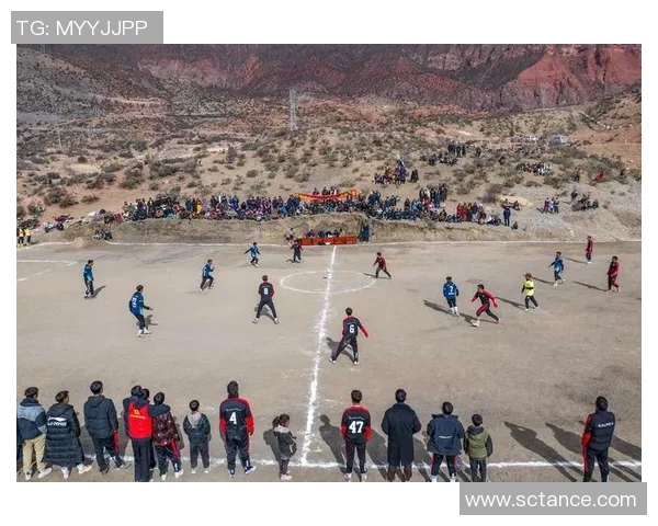 足球巨星街头随拍瞬间 展现不同于绿茵场的真实魅力